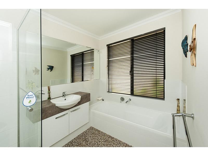 5 Shaftesbury Way, Wellard WA 6170