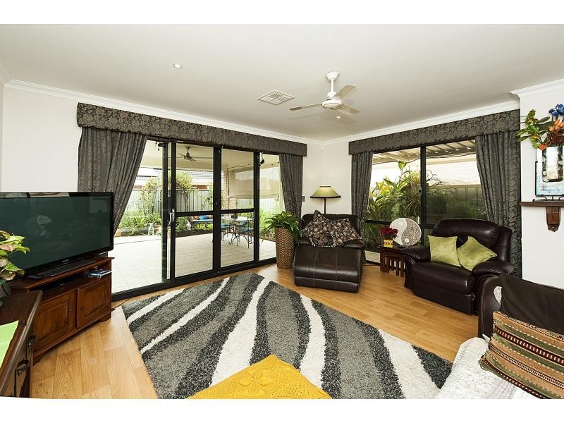 5 Shaftesbury Way, Wellard WA 6170