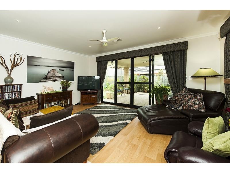 5 Shaftesbury Way, Wellard WA 6170