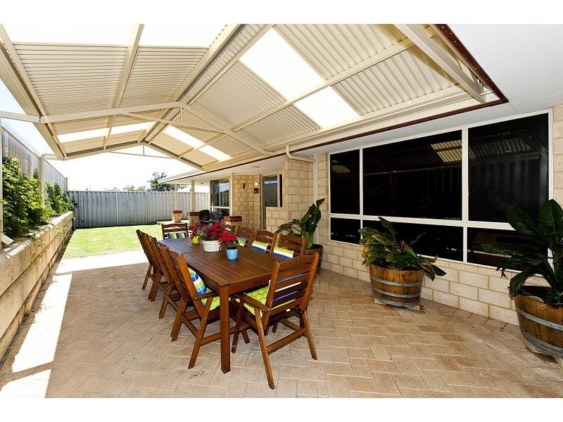 17 Claiborne Road, Secret Harbour WA 6173