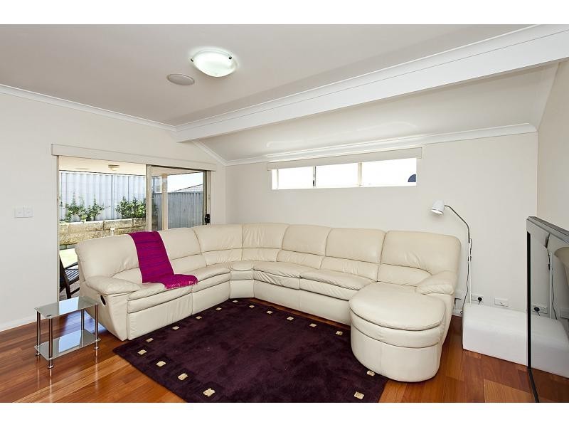 17 Claiborne Road, Secret Harbour WA 6173