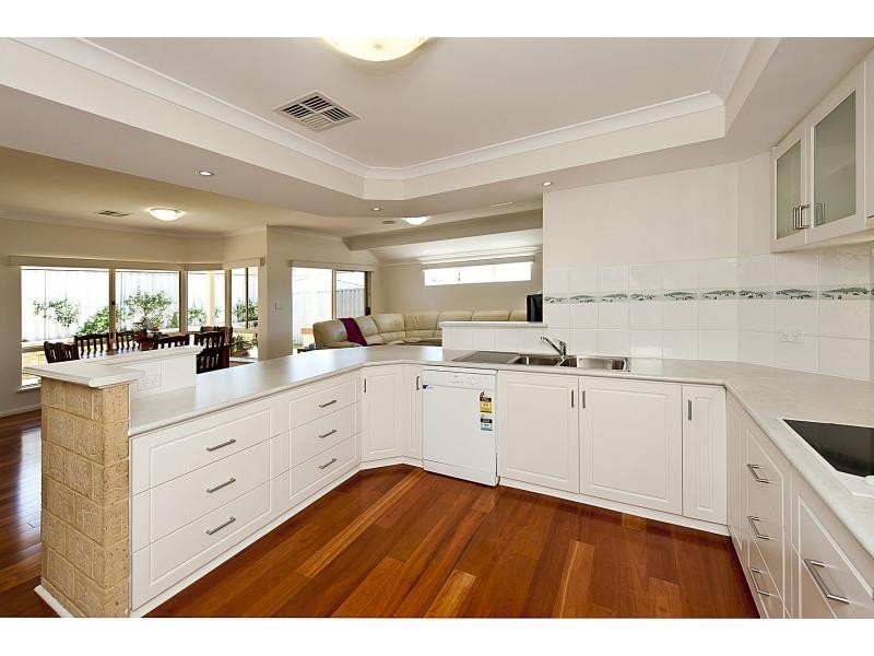17 Claiborne Road, Secret Harbour WA 6173