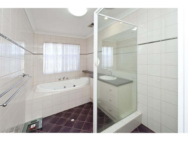 17 Claiborne Road, Secret Harbour WA 6173