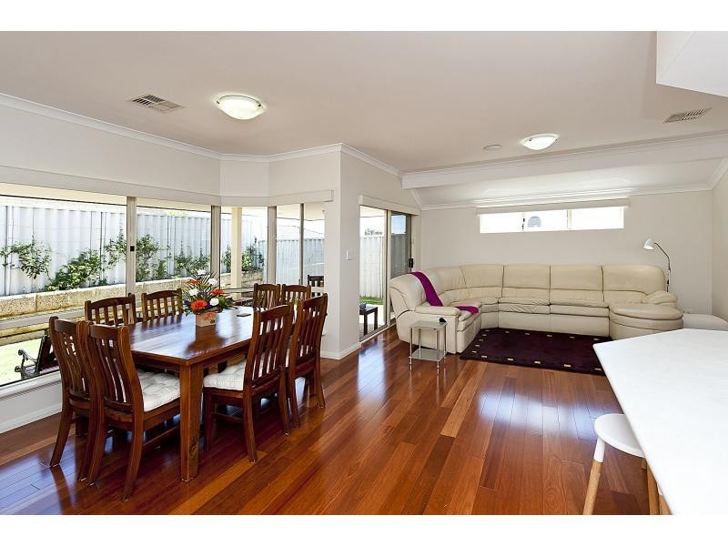 17 Claiborne Road, Secret Harbour WA 6173