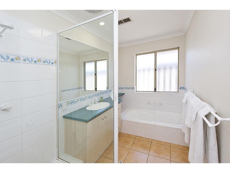 17 Claiborne Road, Secret Harbour WA 6173
