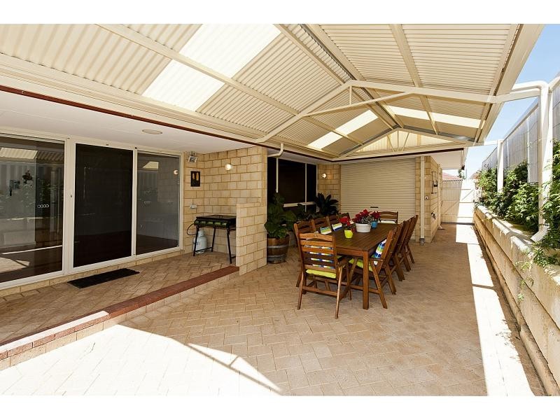 17 Claiborne Road, Secret Harbour WA 6173