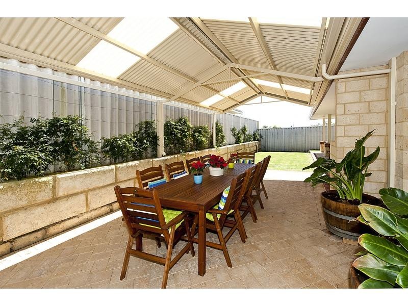 17 Claiborne Road, Secret Harbour WA 6173