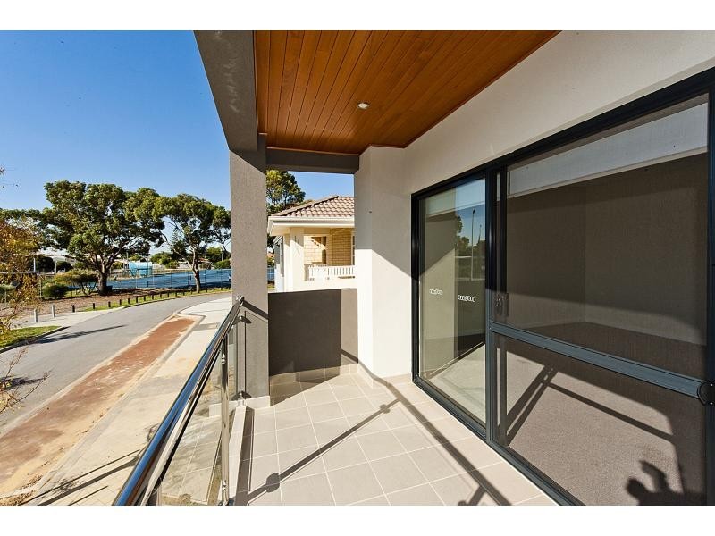 16 Devonshire Turn, Rockingham WA 6168