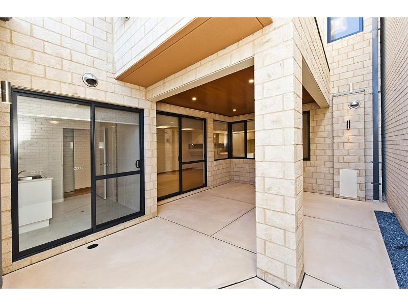 16 Devonshire Turn, Rockingham WA 6168