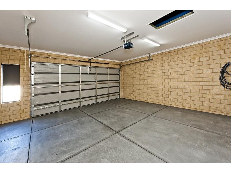 16 Devonshire Turn, Rockingham WA 6168