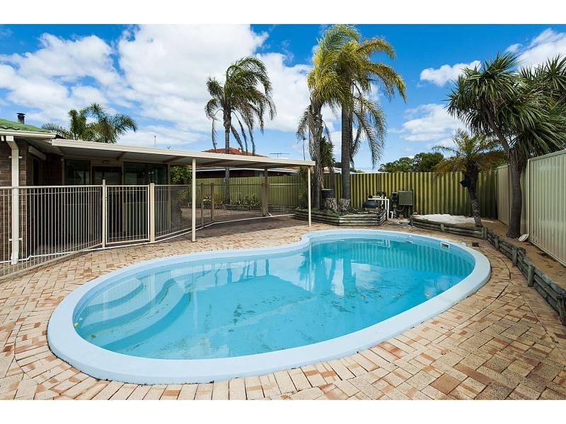 6 Nowranie Place, Hillman WA 6168