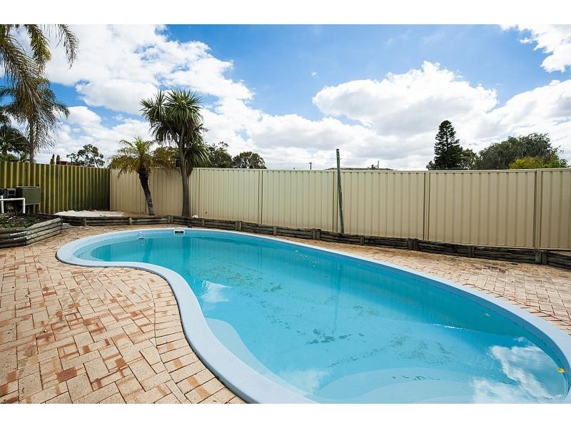 6 Nowranie Place, Hillman WA 6168