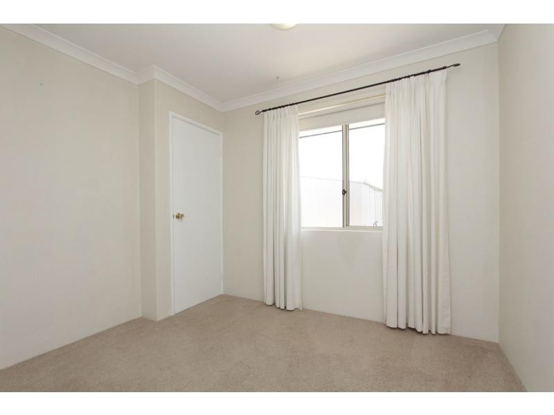 21 Carnock Way, Kinross WA 6028