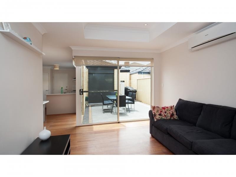 12A Titian Way, Tapping WA 6065