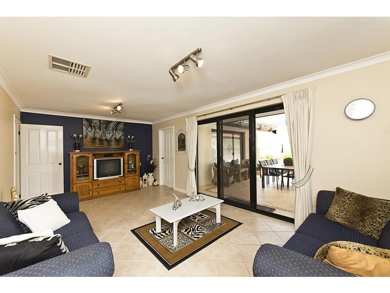 20 Ernest Street, Safety Bay WA 6169