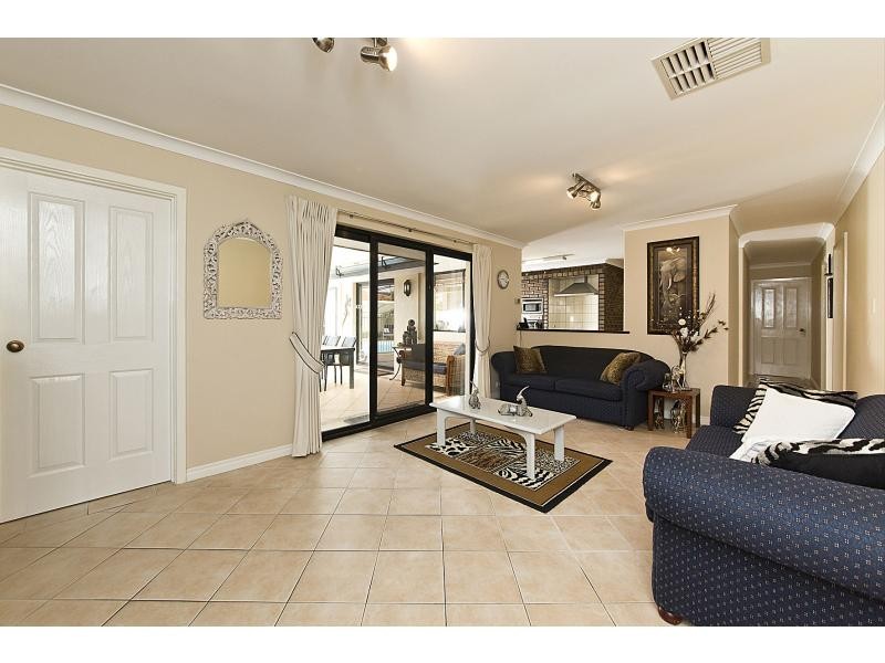 20 Ernest Street, Safety Bay WA 6169