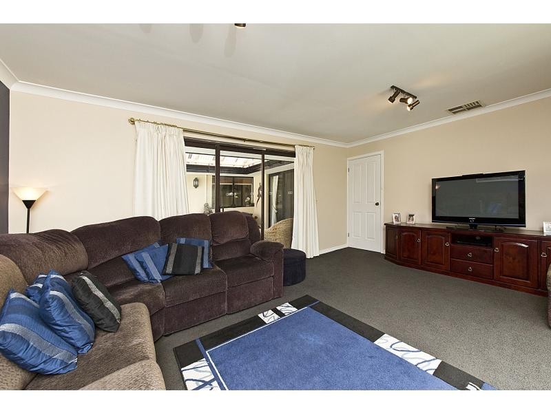 20 Ernest Street, Safety Bay WA 6169