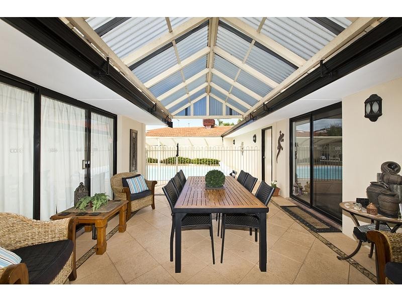 20 Ernest Street, Safety Bay WA 6169