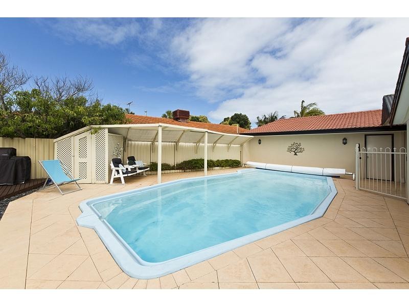 20 Ernest Street, Safety Bay WA 6169