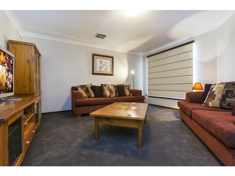 8 Kilkenny Circle, Waterford WA 6152