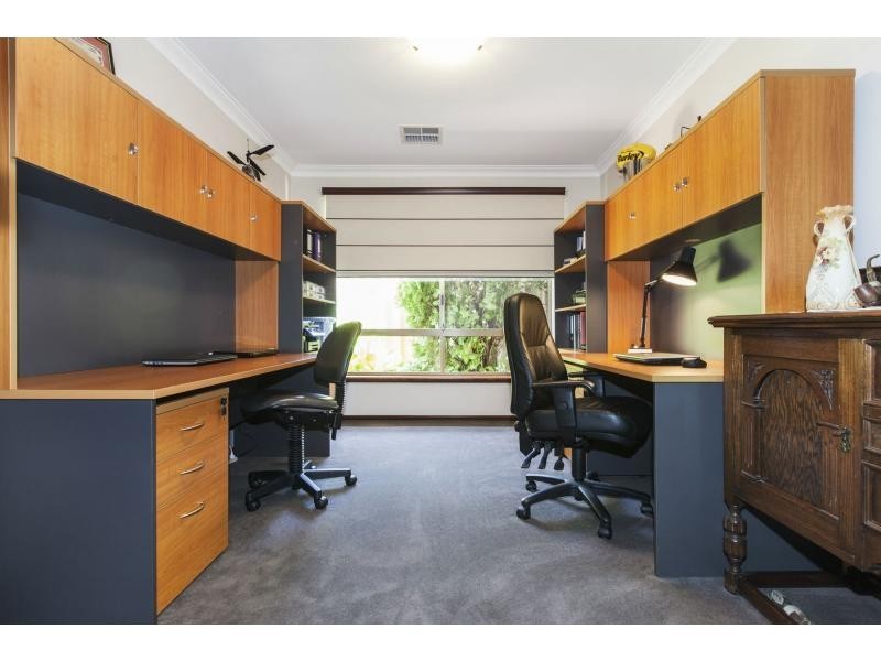 8 Kilkenny Circle, Waterford WA 6152