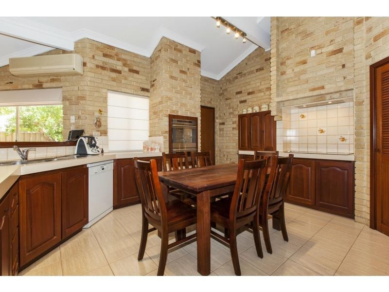 8 Kilkenny Circle, Waterford WA 6152