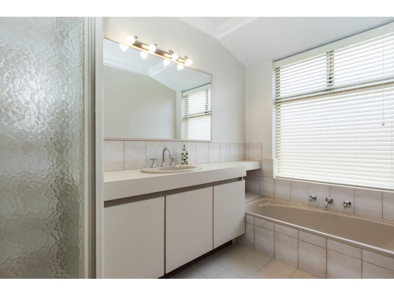 8 Kilkenny Circle, Waterford WA 6152