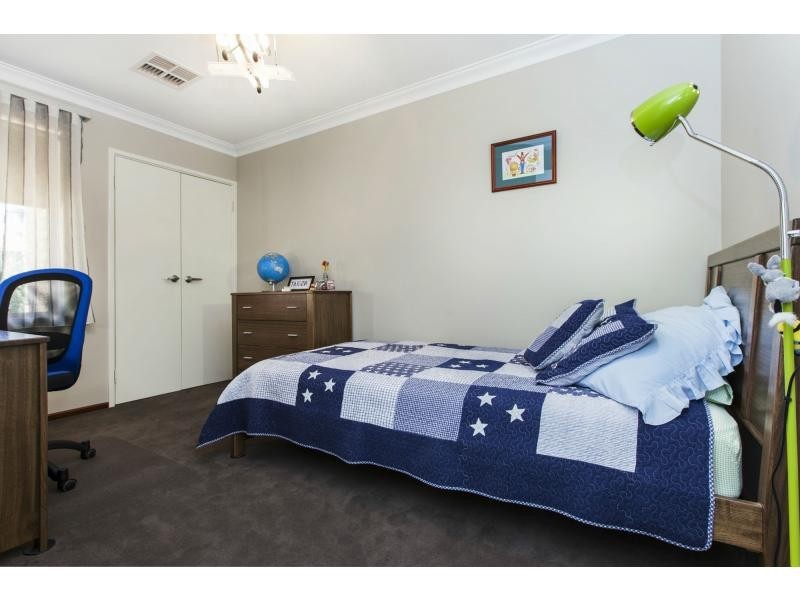 8 Kilkenny Circle, Waterford WA 6152