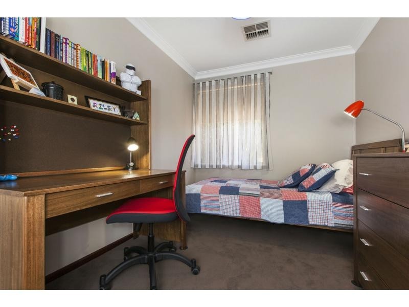 8 Kilkenny Circle, Waterford WA 6152