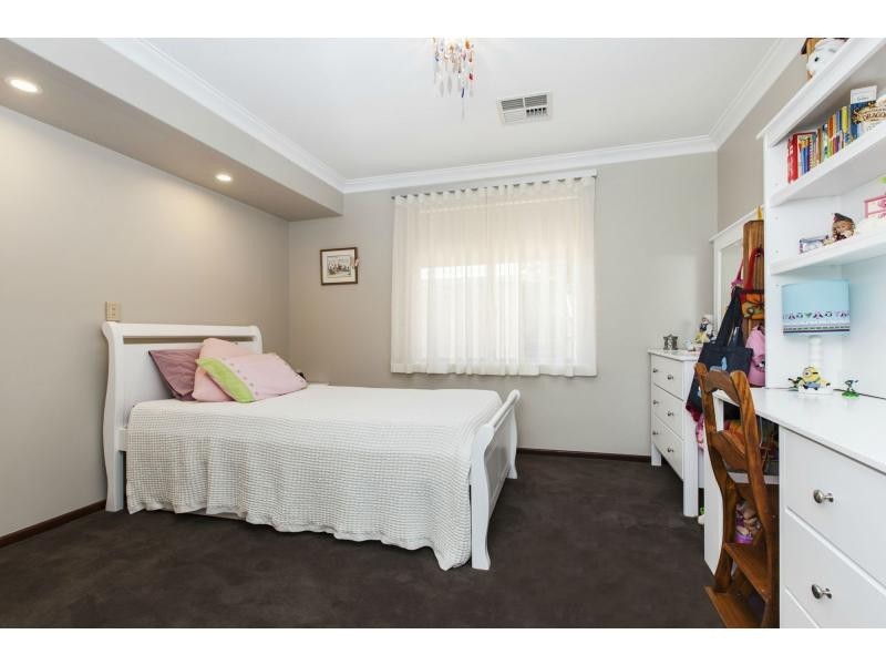 8 Kilkenny Circle, Waterford WA 6152