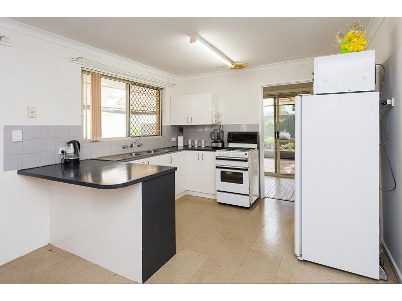 20 Castlerock Avenue, Waikiki WA 6169