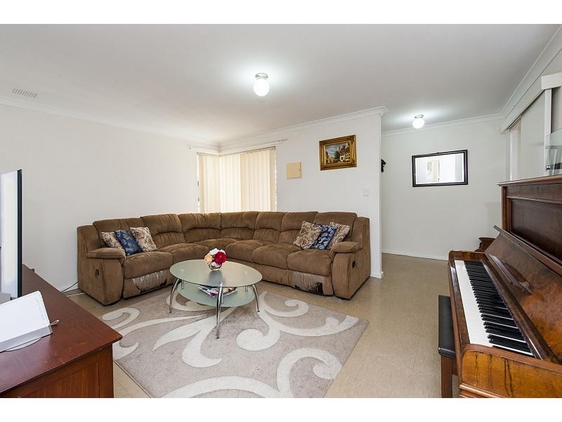 20 Castlerock Avenue, Waikiki WA 6169