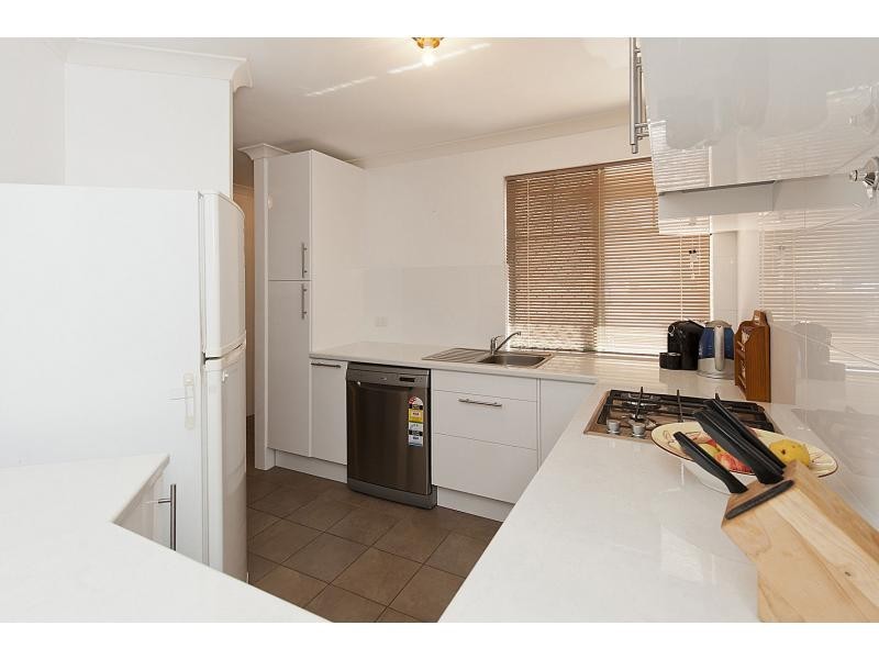 8/10 Dowling Street, Rockingham WA 6168