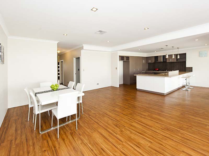 18 Newbridge Street, Meadow Springs WA 6210