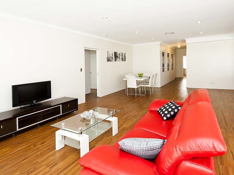 18 Newbridge Street, Meadow Springs WA 6210