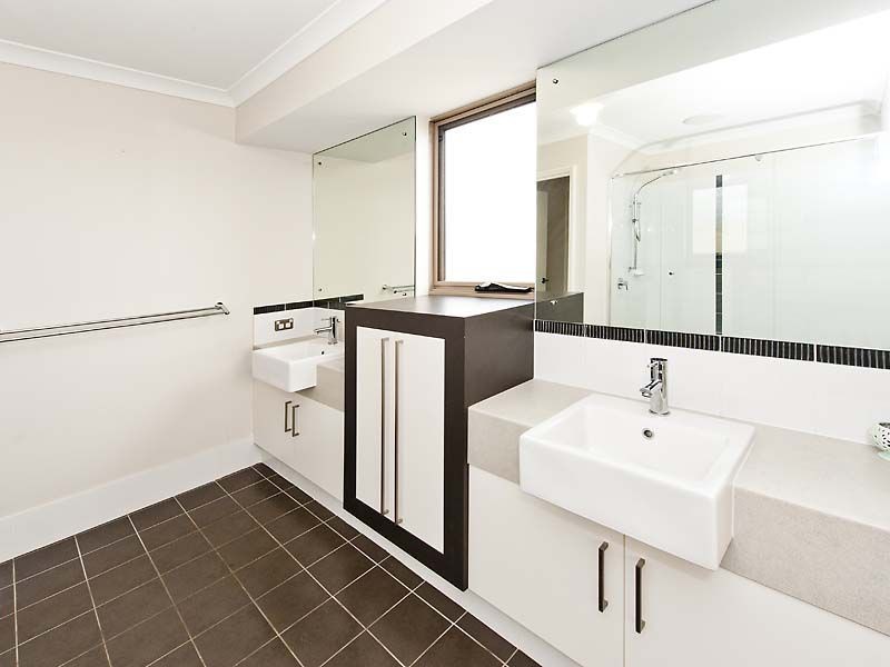 18 Newbridge Street, Meadow Springs WA 6210