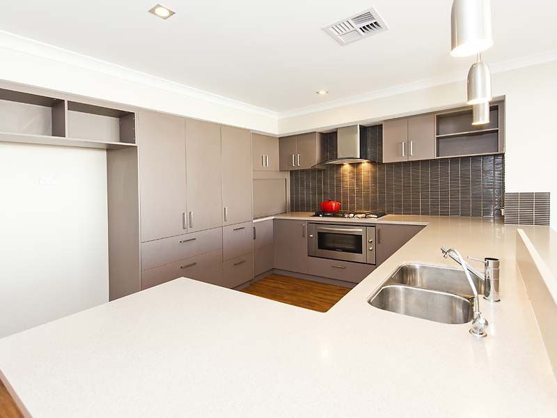 18 Newbridge Street, Meadow Springs WA 6210