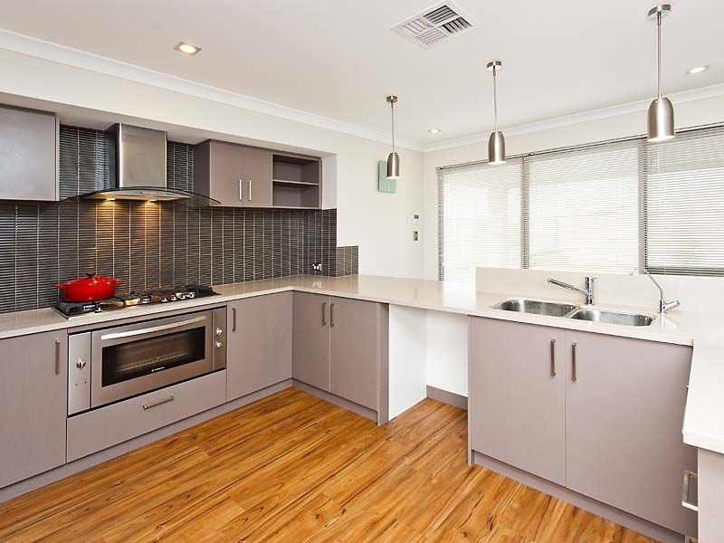 18 Newbridge Street, Meadow Springs WA 6210