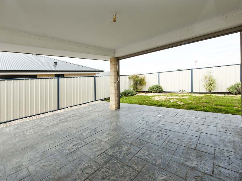 18 Newbridge Street, Meadow Springs WA 6210