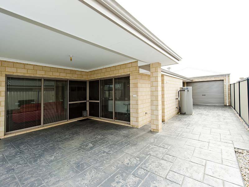 18 Newbridge Street, Meadow Springs WA 6210