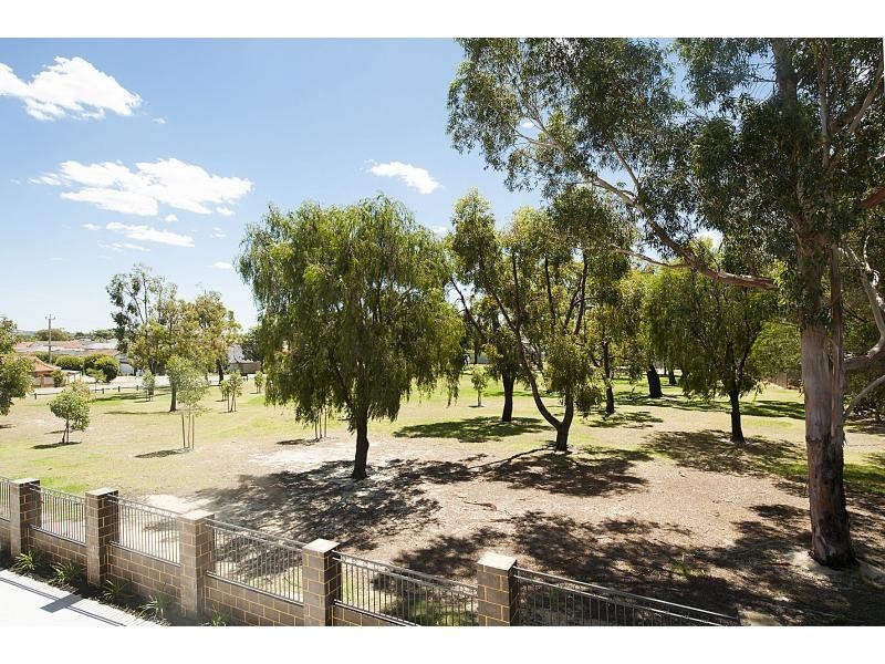 4D Knight Avenue, Yokine WA 6060