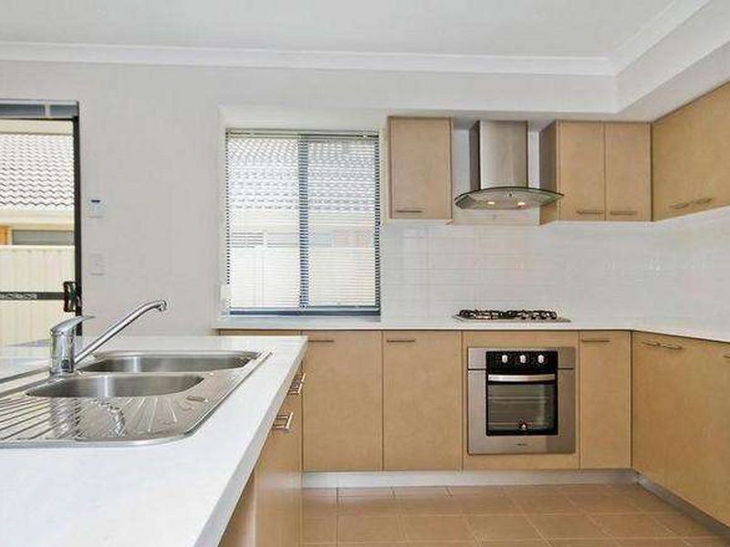 9 Willerin Loop, Success WA 6164