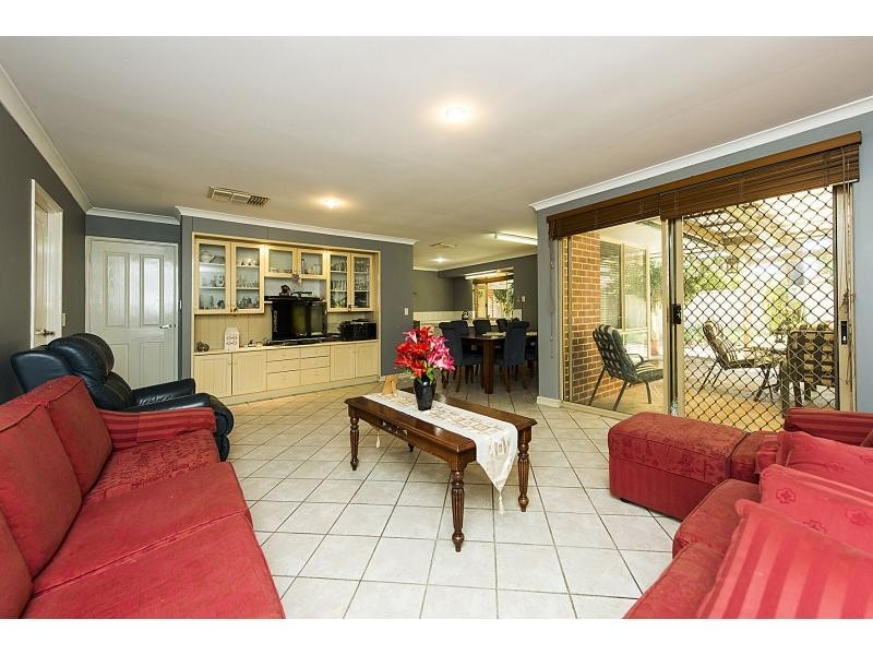 21 Silkwood Way, Beechboro WA 6063