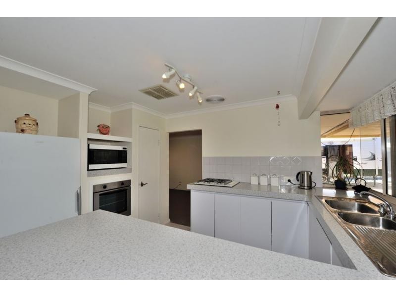 4 Lima Close, Warnbro WA 6169