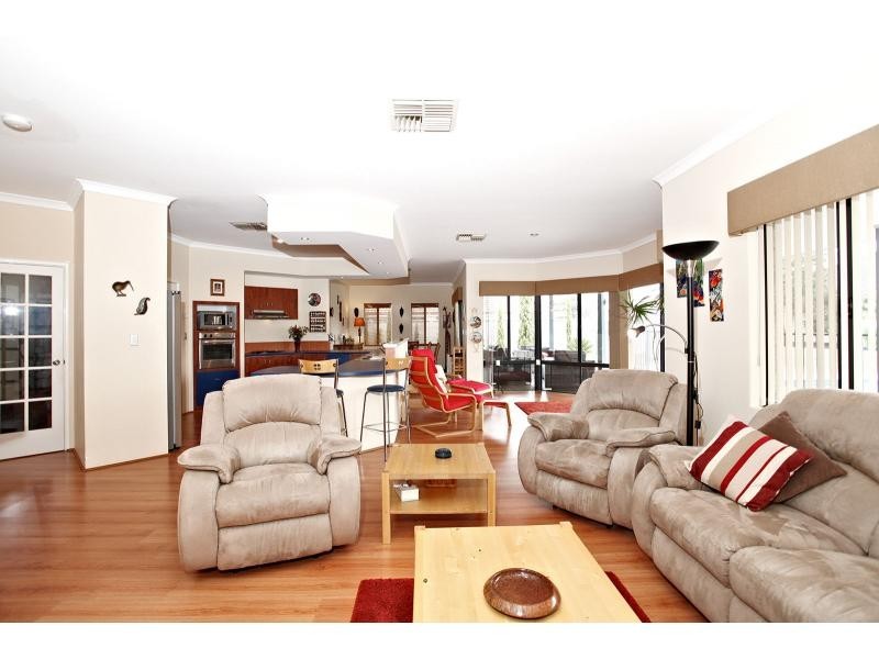 37 Busch Parkway, Pearsall WA 6065