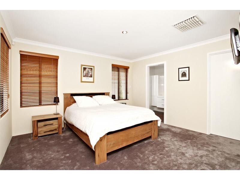 37 Busch Parkway, Pearsall WA 6065