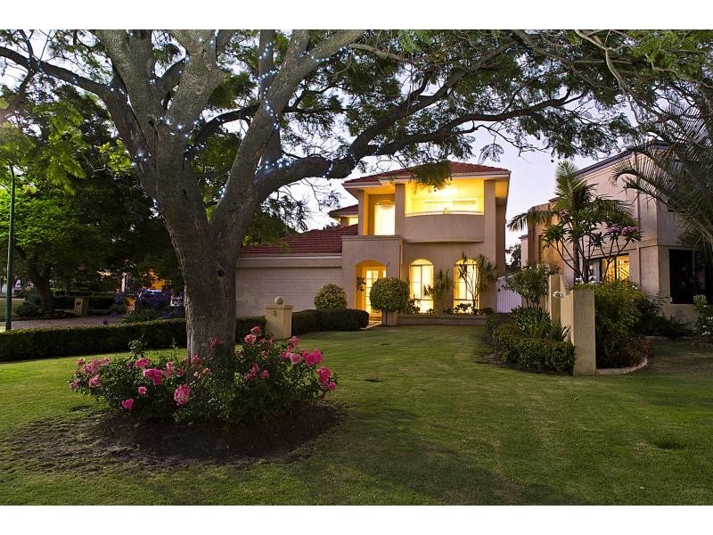 8 Crest Avenue, Mount Pleasant WA 6153