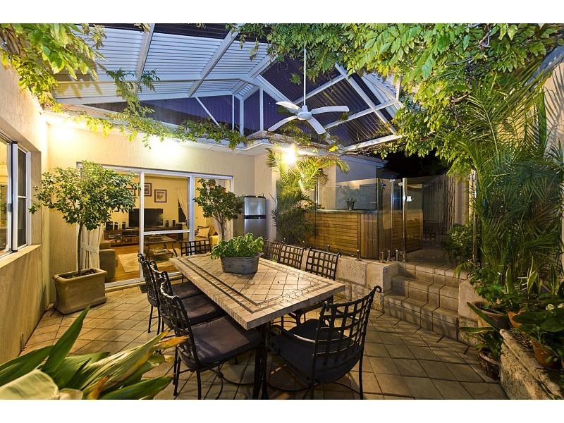 8 Crest Avenue, Mount Pleasant WA 6153