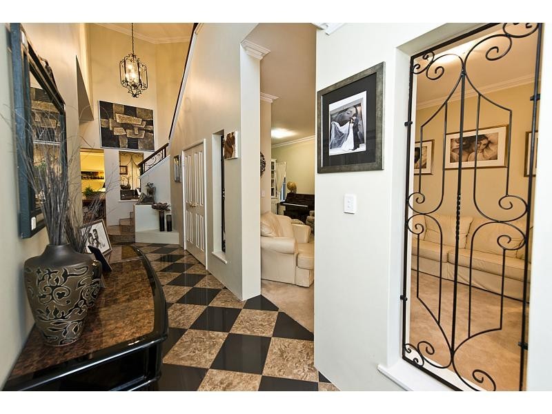 8 Crest Avenue, Mount Pleasant WA 6153