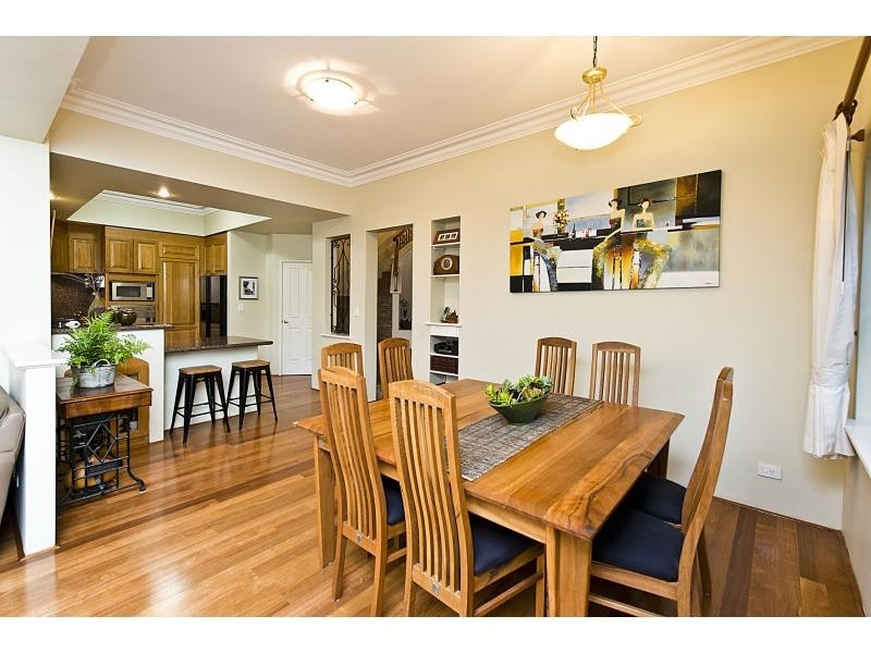 8 Crest Avenue, Mount Pleasant WA 6153